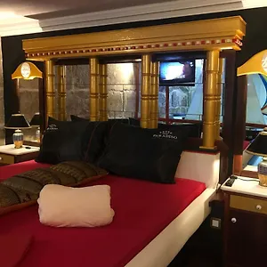  Apartment Paradiso