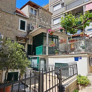  Apartment Gago